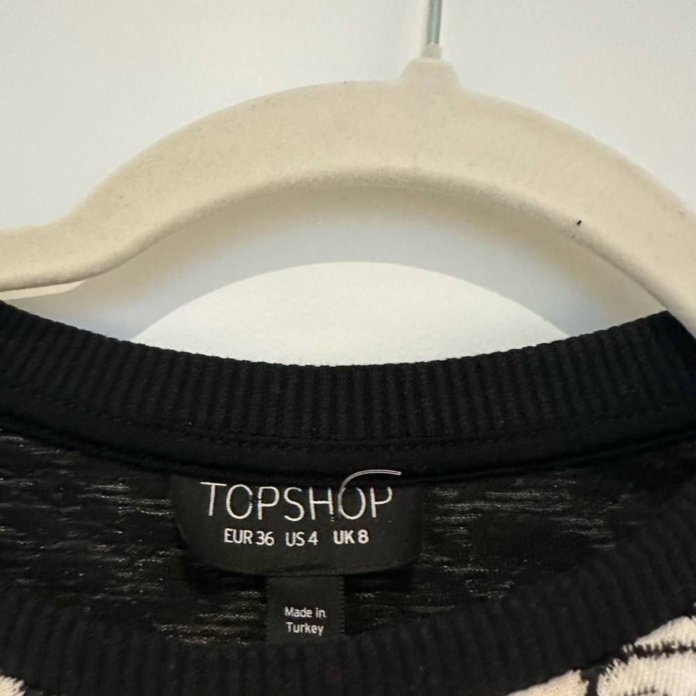 Topshop Monochrome Floral Tee - Picture 2 of 2